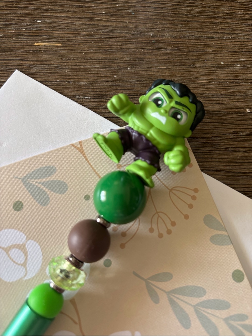 Marvel Doorables: Hulk: Hulk handmade beaded pen